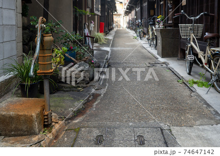 京都市東山区・中京区の路地を撮影 京都市東山区・中京区の路地を撮影 74647142