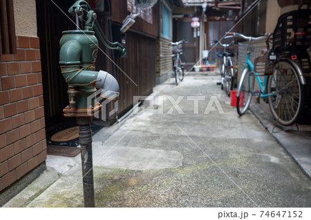 京都市東山区・中京区の路地を撮影 74647152