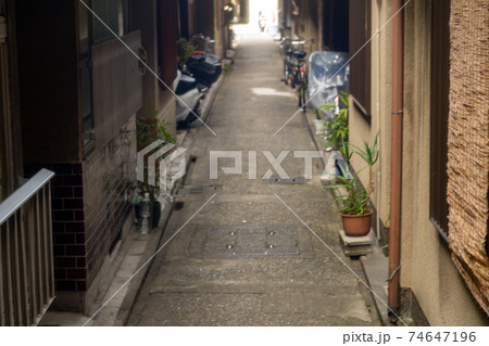 京都市東山区・中京区の路地を撮影 京都市東山区・中京区の路地を撮影 74647196