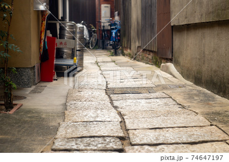 京都市東山区・中京区の路地を撮影 京都市東山区・中京区の路地を撮影 74647197