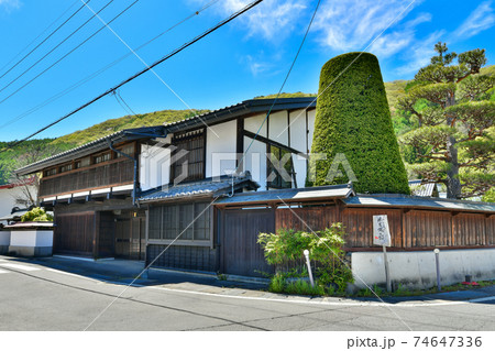 中山道　和田宿の町並み 74647336