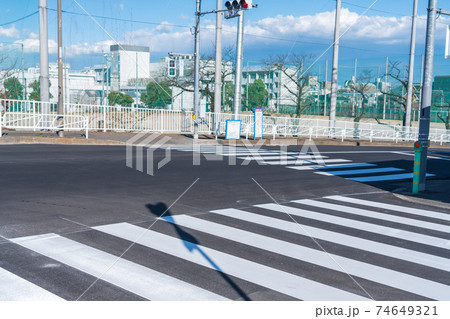 塗装し直した横断歩道 塗装し直した横断歩道 74649321