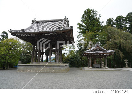 鎌倉時代に日蓮聖人によって開かれたお寺で日蓮宗の総本山です。（身延山久遠寺 74650126