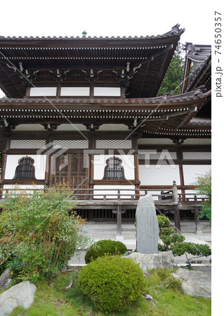 鎌倉時代に日蓮聖人によって開かれたお寺で日蓮宗の総本山です。（身延山久遠寺 74650357