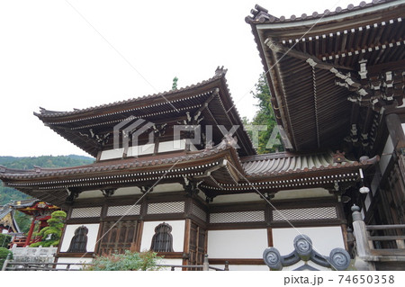 鎌倉時代に日蓮聖人によって開かれたお寺で日蓮宗の総本山です。(身延山久遠寺 鎌倉時代に日蓮聖人によって開かれたお寺で日蓮宗の総本山です。(身延山久遠寺 74650358