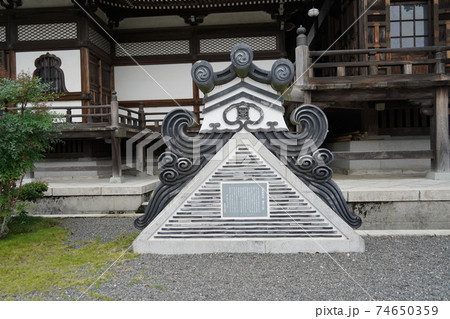 鎌倉時代に日蓮聖人によって開かれたお寺で日蓮宗の総本山です。(身延山久遠寺 鎌倉時代に日蓮聖人によって開かれたお寺で日蓮宗の総本山です。(身延山久遠寺 74650359