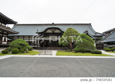 鎌倉時代に日蓮聖人によって開かれたお寺で日蓮宗の総本山です。(身延山久遠寺) 鎌倉時代に日蓮聖人によって開かれたお寺で日蓮宗の総本山です。(身延山久遠寺) 74650581