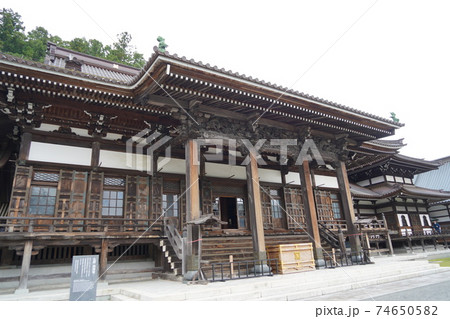 鎌倉時代に日蓮聖人によって開かれたお寺で日蓮宗の総本山です。(身延山久遠寺) 鎌倉時代に日蓮聖人によって開かれたお寺で日蓮宗の総本山です。(身延山久遠寺) 74650582
