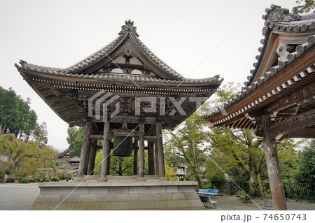 鎌倉時代に日蓮聖人によって開かれたお寺で日蓮宗の総本山です。(身延山久遠寺) 鎌倉時代に日蓮聖人によって開かれたお寺で日蓮宗の総本山です。(身延山久遠寺) 74650743