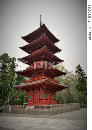 鎌倉時代に日蓮聖人によって開かれたお寺で日蓮宗の総本山です。（身延山久遠寺) 74650748