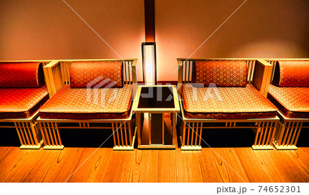 京都迎賓館ロビーの西陣織ソファー 74652301