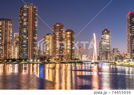《東京都》東京タワーマンションの夜景・佃島 74655039
