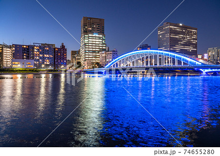 《東京都》永代橋の夜景・隅田川 74655280