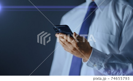 ビジネスイメージ スマートフォンの操作 ビジネスイメージ スマートフォンの操作 74655793