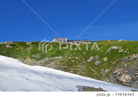 夏の白馬岳 白馬岳頂上宿舎付近から眺める白馬山荘と雪渓 夏の白馬岳 白馬岳頂上宿舎付近から眺める白馬山荘と雪渓 74656465