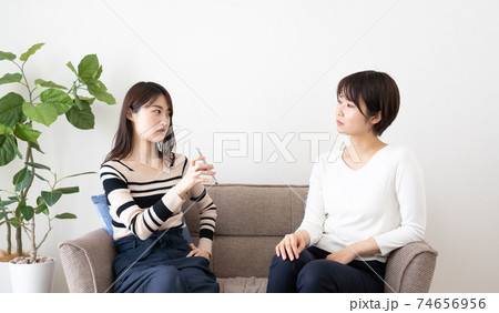 喧嘩する女友達 喧嘩する女友達 74656956