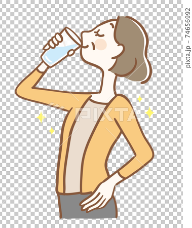 水分補給をする中年女性 水分補給をする中年女性 74656992