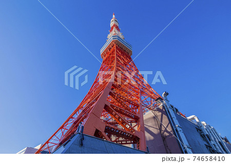 東京タワー 見上げる東京タワー 青空 東京タワー 見上げる東京タワー 青空 74658410