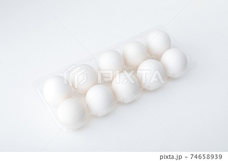 パックに入った卵 74658939