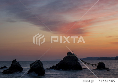 二見　夫婦岩の朝 74661485