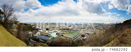 よく晴れた神戸市内を一望、灘丸山公園から 74662292