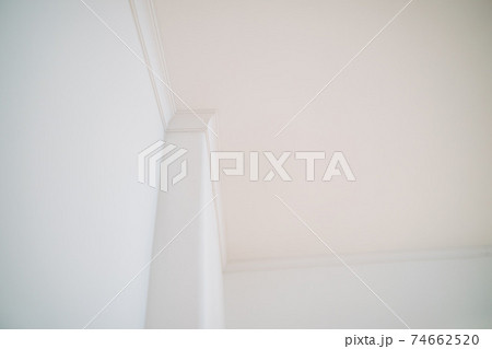 a white column corners conection to the ceiling a white column corners conection to the ceiling 74662520