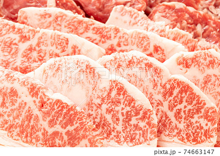 牛肉(カルビ・焼肉用)のアップ。 牛肉(カルビ・焼肉用)のアップ。 74663147