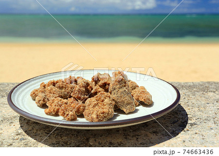 沖縄の黒砂糖　黒糖 74663436