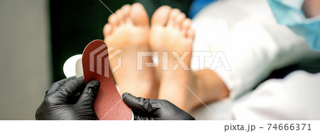 Pedicurist put on new heel file 74666371