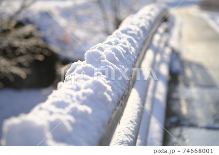 ガードレールの積もる雪 ガードレールの積もる雪 74668001