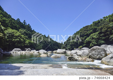 屋久島の横河渓谷(よっこ渓谷) 屋久島の横河渓谷(よっこ渓谷) 74668424