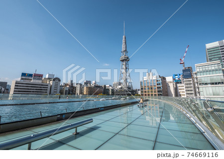 愛知県　名古屋都市風景　テレビ塔とオアシス21 74669116