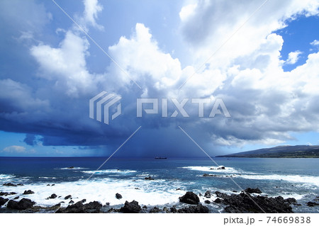 南太平洋のイースター島 スコール雲 南太平洋のイースター島 スコール雲 74669838