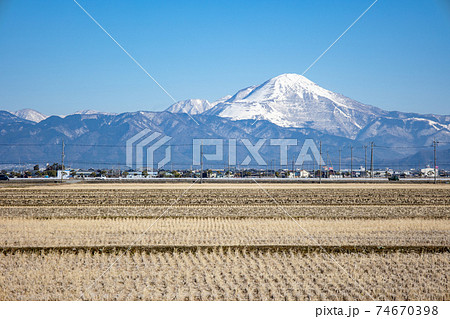 田舎暮らしで見た滋賀県の名峰伊吹山 74670398