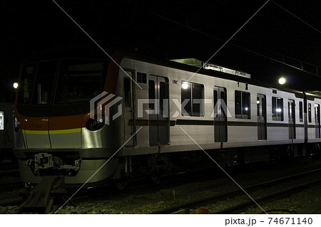 落日の森林公園検修区に留置中の地下鉄副都心線17000系 落日の森林公園検修区に留置中の地下鉄副都心線17000系 74671140