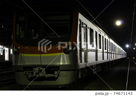 落日の森林公園検修区に留置中の地下鉄副都心線17000系 落日の森林公園検修区に留置中の地下鉄副都心線17000系 74671143