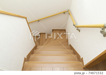 下り階段 74671532