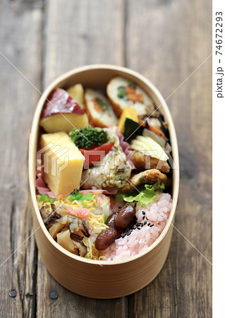 曲げわっぱに入れたオカズいっぱい和食弁当 曲げわっぱに入れたオカズいっぱい和食弁当 74672293