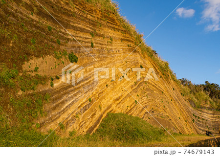 伊豆大島 地層大切断面 バームクーヘン 伊豆大島 地層大切断面 バームクーヘン 74679143