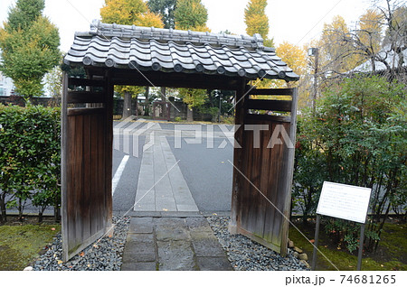 幸田露伴旧宅の門 74681265