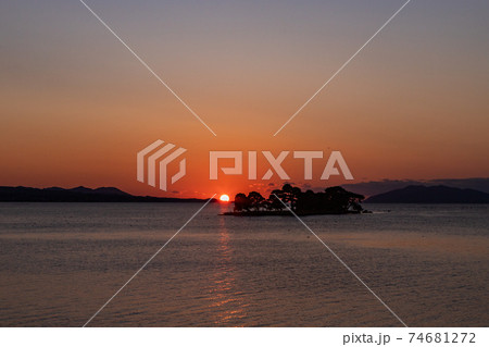 日本の夕日百選　宍道湖の夕日　島根県松江市 74681272