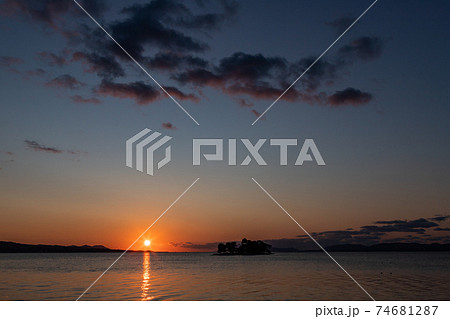 日本の夕日百選 宍道湖の夕日 島根県松江市 日本の夕日百選 宍道湖の夕日 島根県松江市 74681287