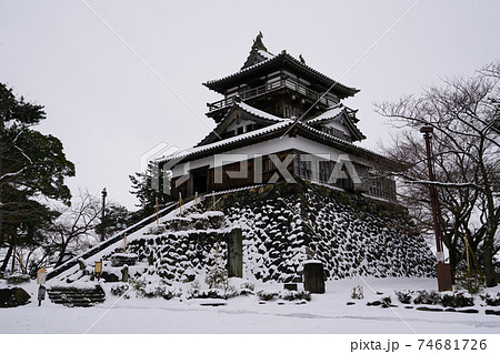 丸岡城 霞ヶ城 国の重要文化財 雪景色 丸岡城 霞ヶ城 国の重要文化財 雪景色 74681726