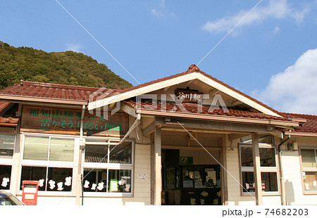 加古川線福知山線の乗換駅JR谷川駅 74682203