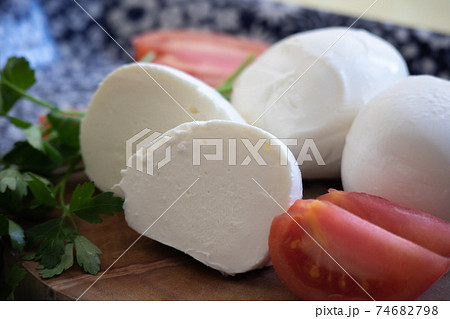 モッツァレラチーズ2 74682798