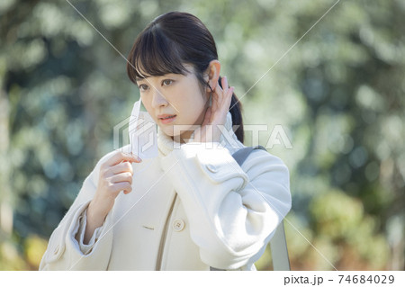 コートの女性 マスク コートの女性 マスク 74684029