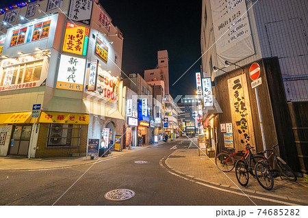 岡山県岡山市 夜の商店街・飲屋街・飲食街 岡山県岡山市 夜の商店街・飲屋街・飲食街 74685282