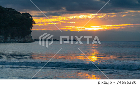 竜宮岬　岩間海岸　朝焼け 74686230