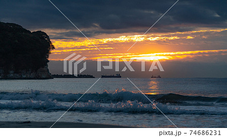 竜宮岬　岩間海岸　朝焼け 74686231