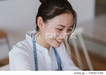20代主婦 74687346